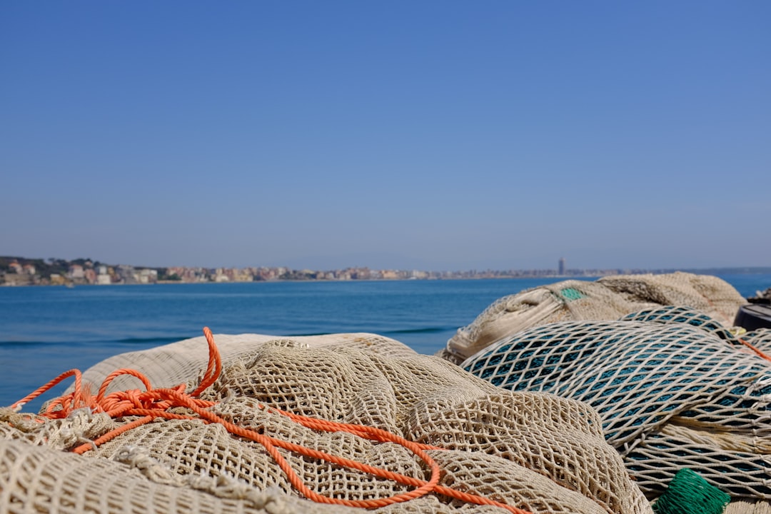 Pescatore esperto in azione